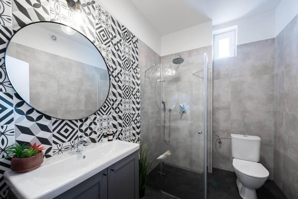 Sweet Cozy Apartment Prague Close To Mala Strana Bagian luar foto